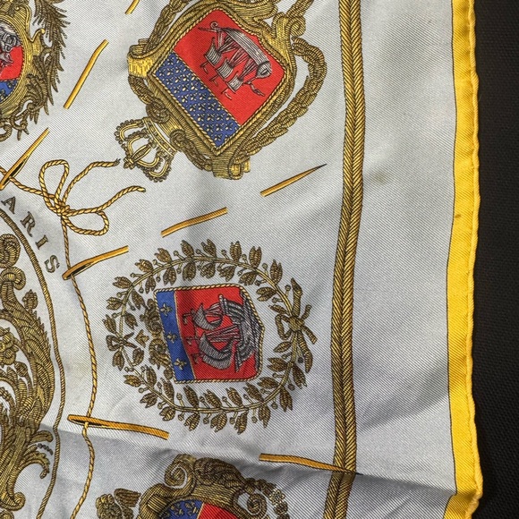 Vintage Hermes Coat Of Armes de Paris Light Blue Silk - Picture 6 of 8